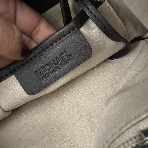 Michael Kors Vivian Medium Tote, Color Dark Dune - Picture 5 of 6